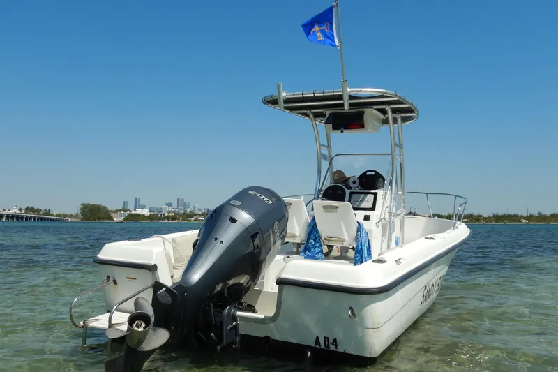 Slide: The Image of 2004 Hydra-Sports 212 CC boat on clear water with city skyline in background. - 5