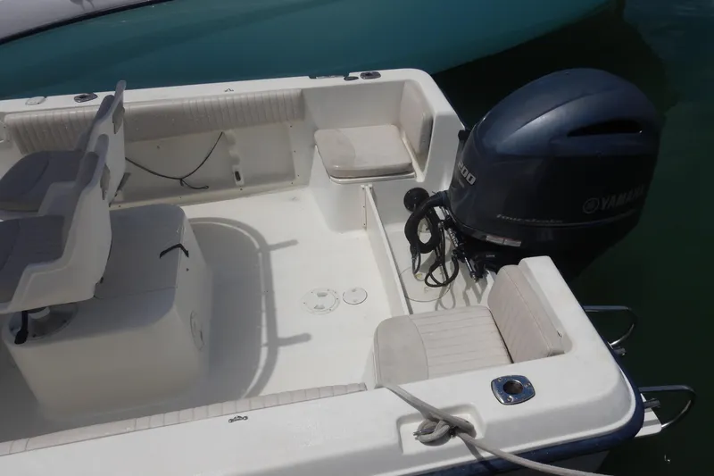Slide: The Image of 2004 Hydra-Sports 212 CC boat interior with Yamaha outboard motor. - 9