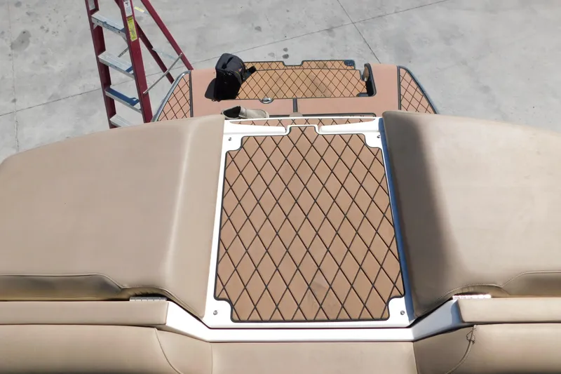 Slide: The Image of 2018 Sea Ray SLX-W 230 boat deck with tan upholstery and diamond-patterned mat. - 54
