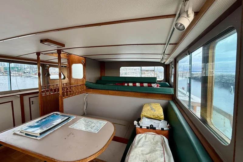 Slide: The Image of DeFever 60 - Pilothouse Seating - 10