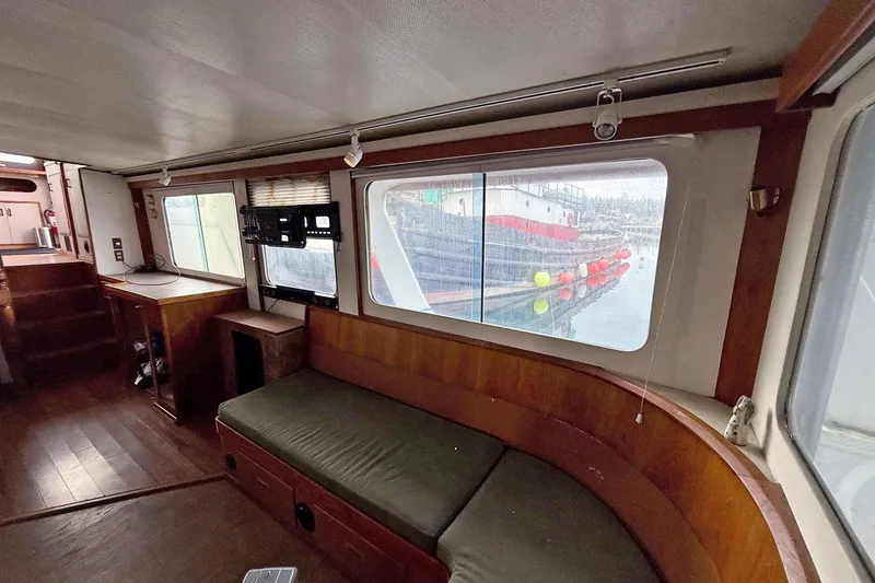 Slide: The Image of DeFever 60 - Salon - 4