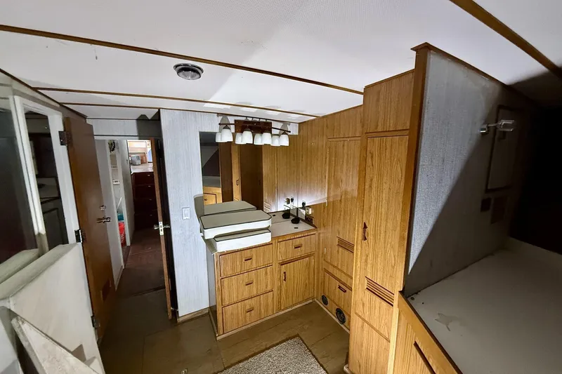 Slide: The Image of DeFever 60 - Forward Cabin - 7