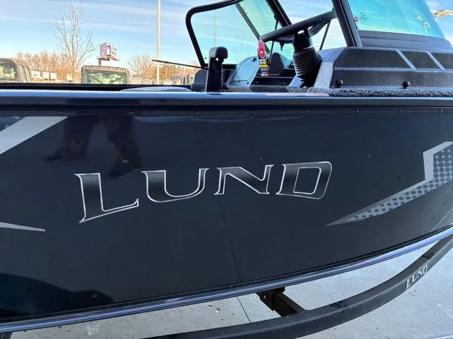 Slide: The Image of Lund 1775 Adventure Sport 2026 - 4