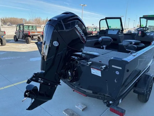 Slide: The Image of Lund 1775 Adventure Sport 2026 - 6