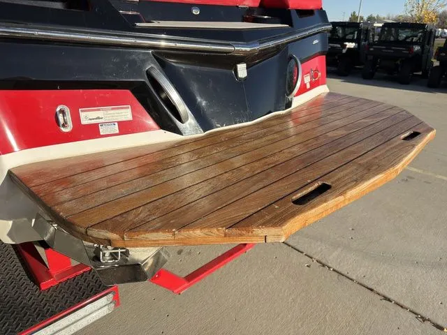 Slide: The Image of MasterCraft XT22 2019 - 13