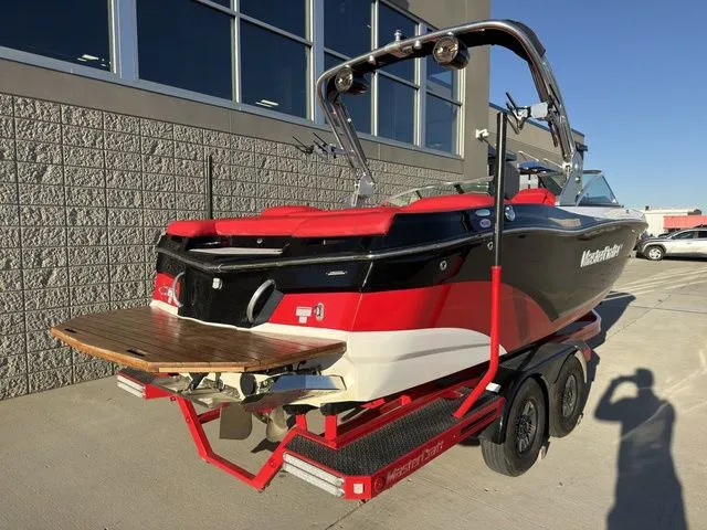 Slide: The Image of MasterCraft XT22 2019 - 15