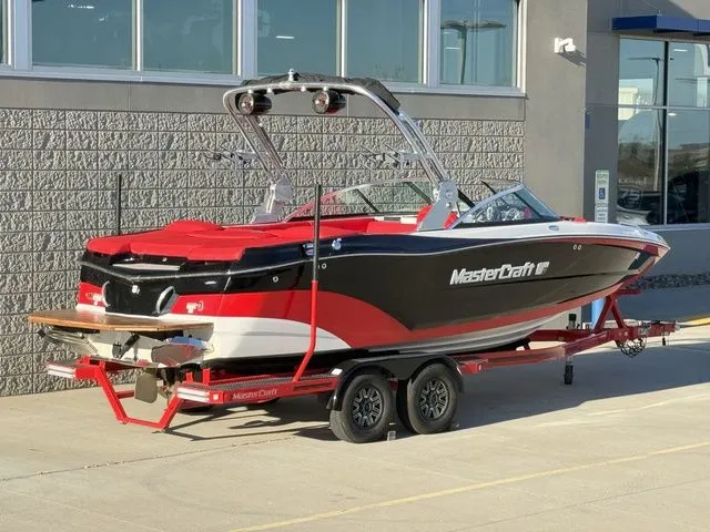 Slide: The Image of MasterCraft XT22 2019 - 17