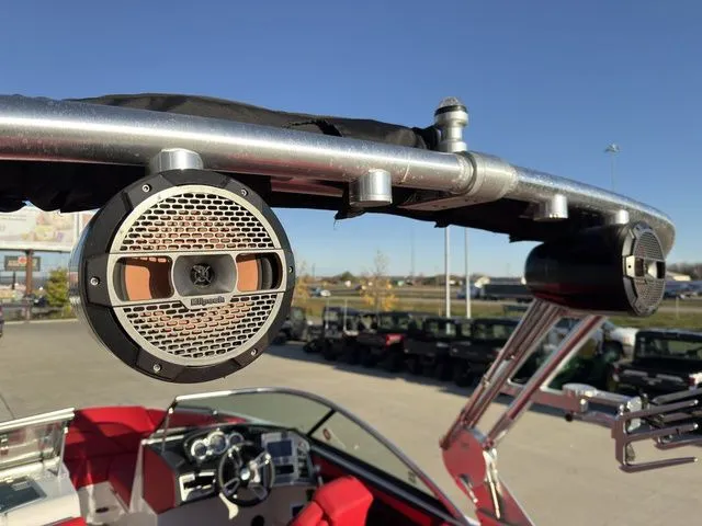 Slide: The Image of MasterCraft XT22 2019 - 20