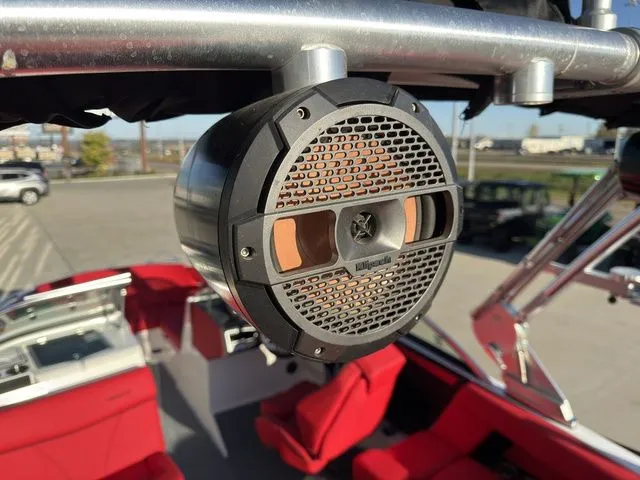 Slide: The Image of MasterCraft XT22 2019 - 22