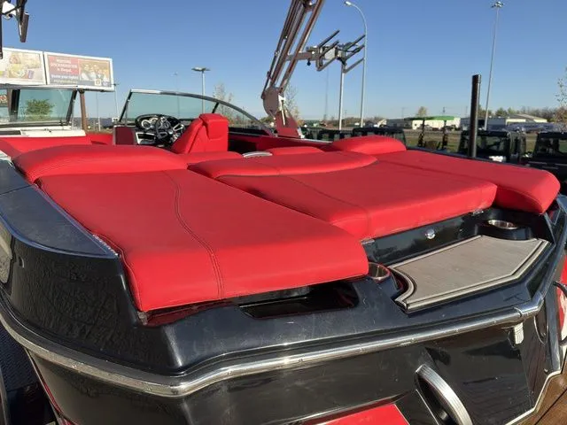 Slide: The Image of MasterCraft XT22 2019 - 26