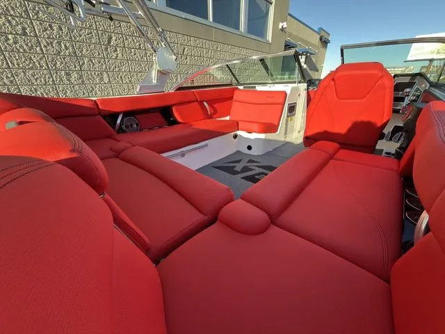 Slide: The Image of MasterCraft XT22 2019 - 28