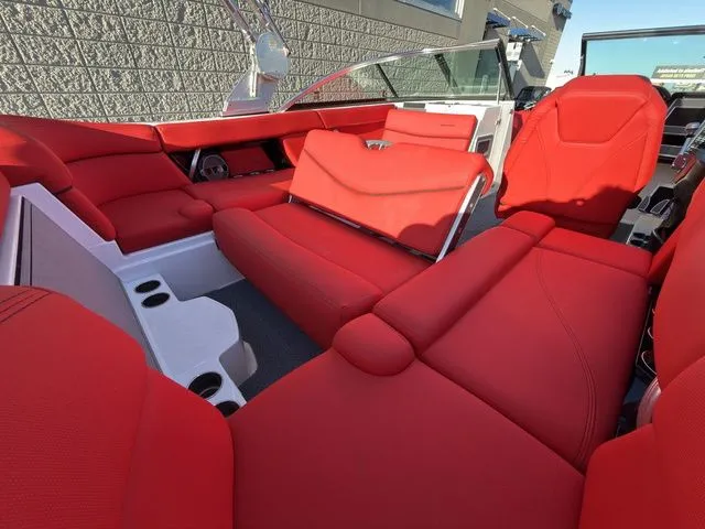 Slide: The Image of MasterCraft XT22 2019 - 29