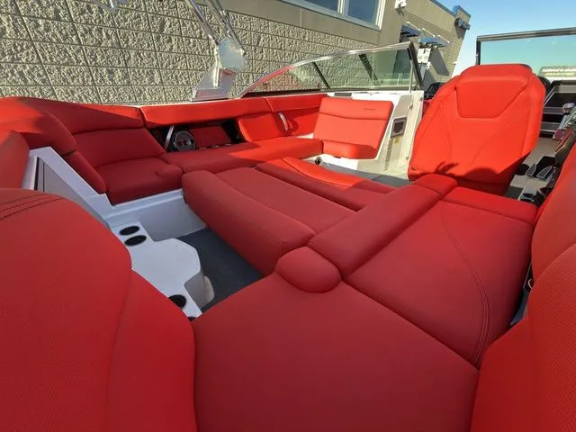 Slide: The Image of MasterCraft XT22 2019 - 30