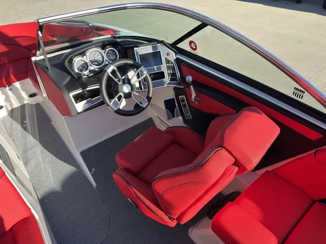 Slide: The Image of MasterCraft XT22 2019 - 32