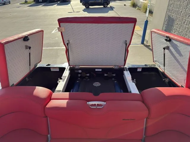 Slide: The Image of MasterCraft XT22 2019 - 35