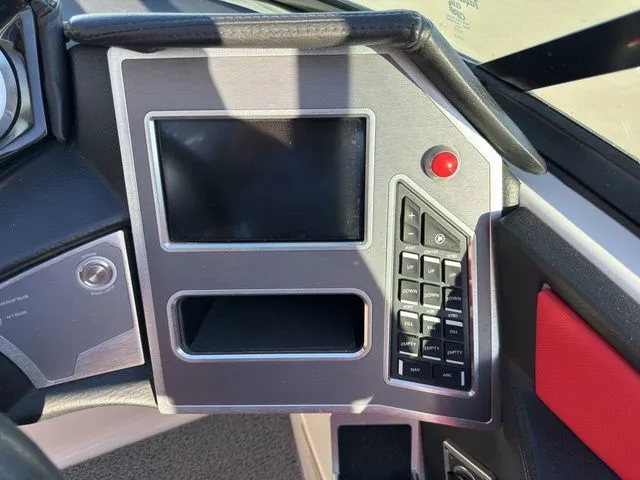 Slide: The Image of MasterCraft XT22 2019 - 37