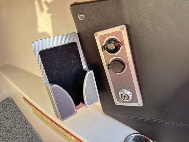 Slide: The Image of MasterCraft XT22 2019 - 38