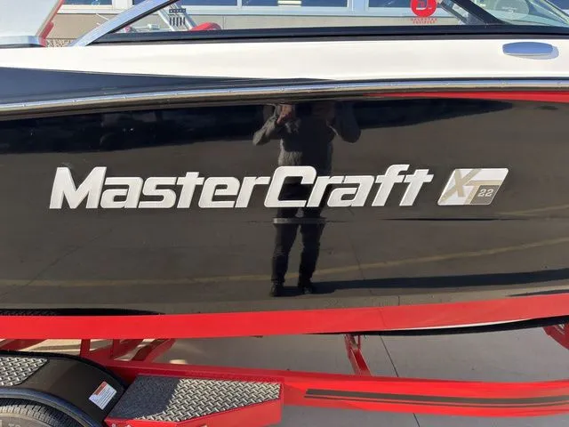 Slide: The Image of MasterCraft XT22 2019 - 4