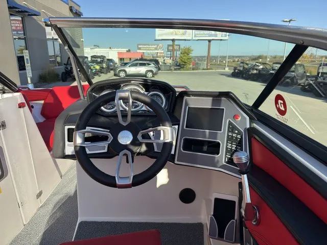 Slide: The Image of MasterCraft XT22 2019 - 42