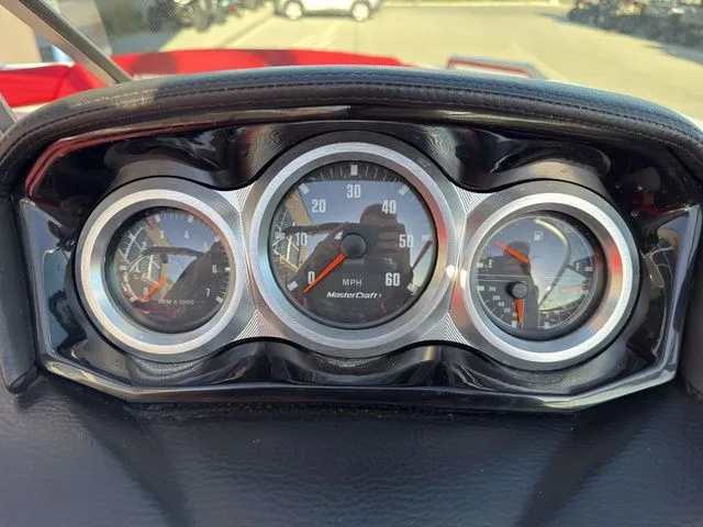 Slide: The Image of MasterCraft XT22 2019 - 45