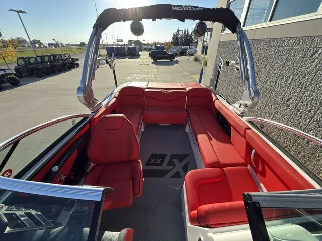 Slide: The Image of MasterCraft XT22 2019 - 46