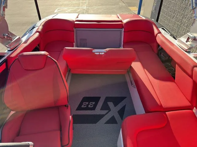 Slide: The Image of MasterCraft XT22 2019 - 49