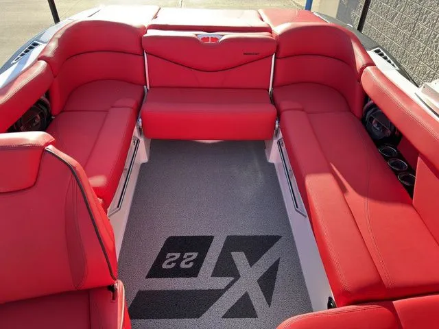 Slide: The Image of MasterCraft XT22 2019 - 50