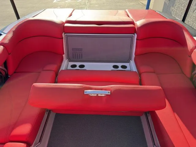 Slide: The Image of MasterCraft XT22 2019 - 52