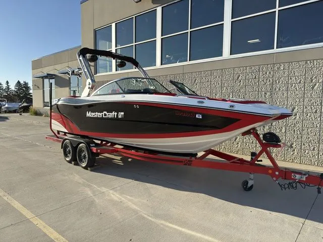 Slide: The Image of MasterCraft XT22 2019 - 6