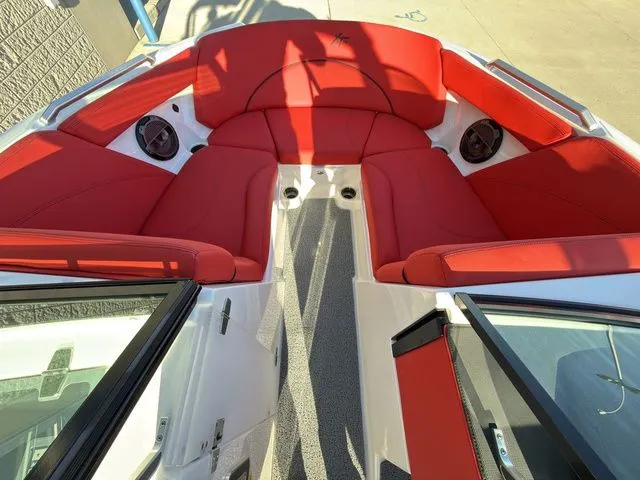 Slide: The Image of MasterCraft XT22 2019 - 63