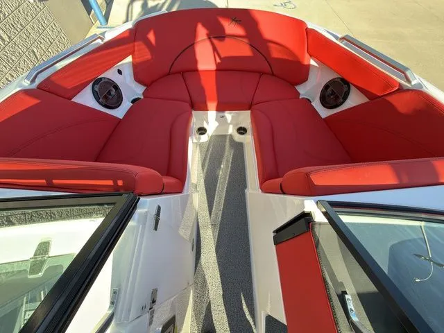 Slide: The Image of MasterCraft XT22 2019 - 64