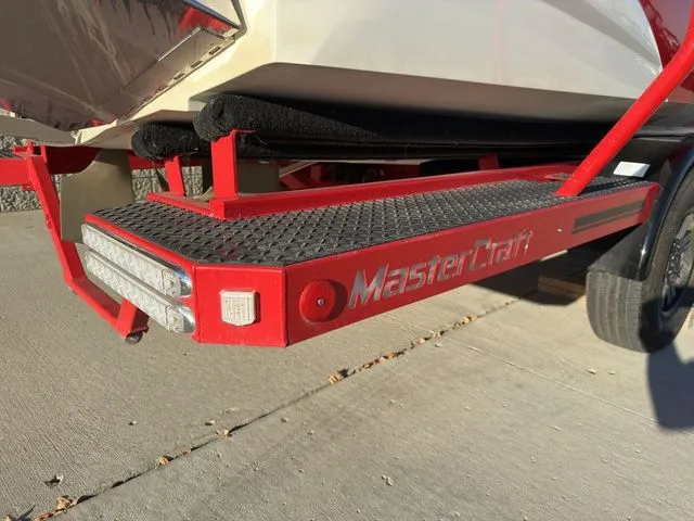 Slide: The Image of MasterCraft XT22 2019 - 74