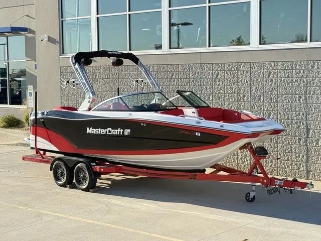 Slide: The Image of MasterCraft XT22 2019 - 79