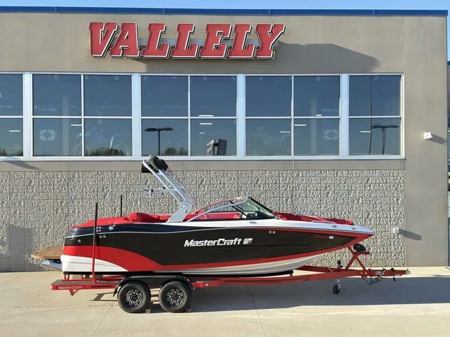 Slide: The Image of MasterCraft XT22 2019 - 81