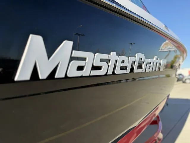 Slide: The Image of MasterCraft XT22 2019 - 82