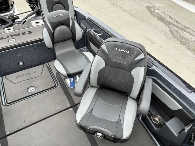 Slide: The Image of Lund 202 PRO-V GL Sport 2026 - 12