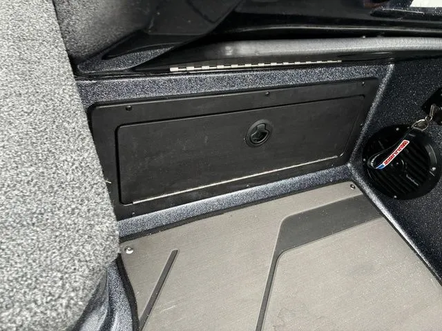 Slide: The Image of Lund 202 PRO-V GL Sport 2026 - 21