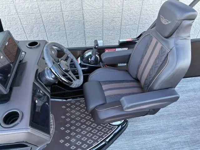 Slide: The Image of Bennington 24MSSE SPS Rear Fish Tritoon Pontoon 2026 - 15