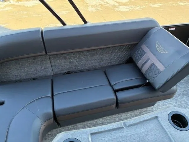 Slide: The Image of Bennington 24MSSE SPS Rear Fish Tritoon Pontoon 2026 - 28