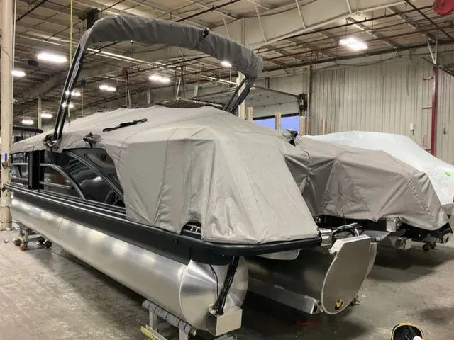 Slide: The Image of Bennington 24MSSE SPS Rear Fish Tritoon Pontoon 2026 - 8