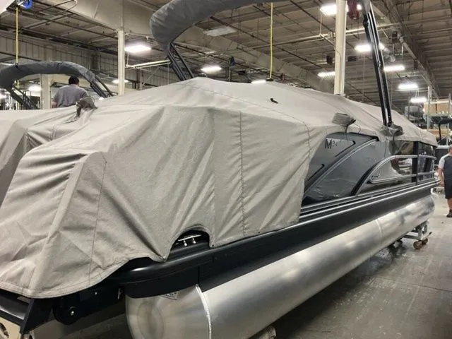Slide: The Image of Bennington 24MSSE SPS Rear Fish Tritoon Pontoon 2026 - 9