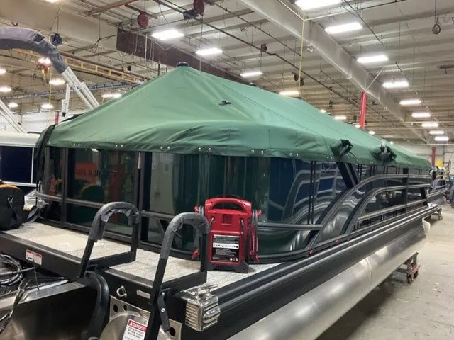 Slide: The Image of Bennington S Quad Bench 23 SSR Tritoon Pontoon 2026 - 17