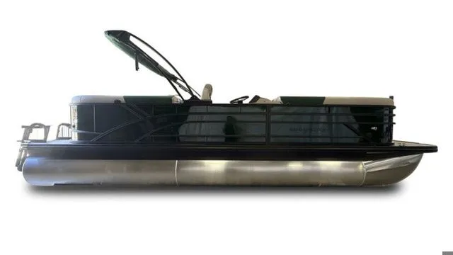 Slide: The Image of Bennington S Quad Bench 23 SSR Tritoon Pontoon 2026 - 18