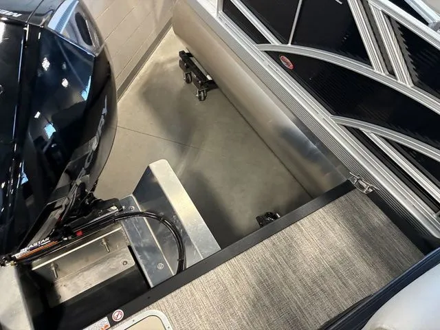 Slide: The Image of Bennington S Quad Bench 23 SSR Tritoon Pontoon 2026 - 29