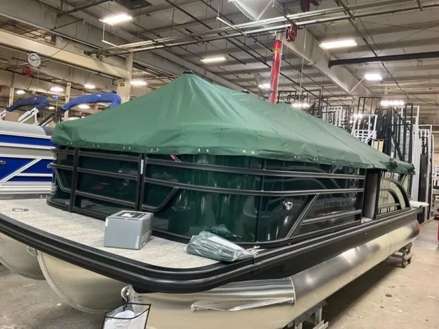 Slide: The Image of Bennington S Quad Bench 23 SSR Tritoon Pontoon 2026 - 4