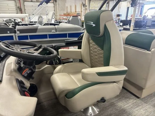 Slide: The Image of Bennington S Quad Bench 23 SSR Tritoon Pontoon 2026 - 8