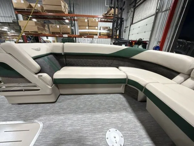 Slide: The Image of Bennington 24MCSB Carbon Fiber Arch Tritoon Pontoon 2026 - 11
