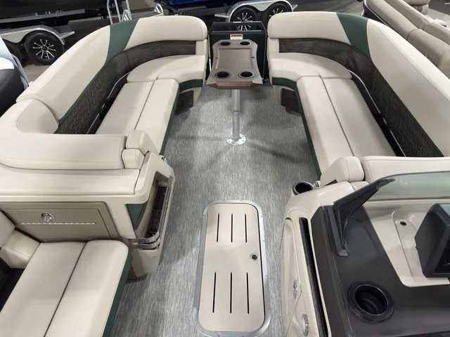 Slide: The Image of Bennington 24MCSB Carbon Fiber Arch Tritoon Pontoon 2026 - 16