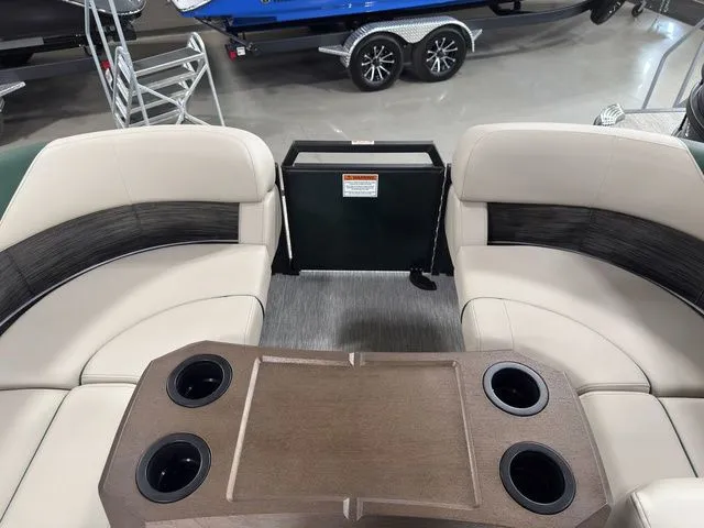 Slide: The Image of Bennington 24MCSB Carbon Fiber Arch Tritoon Pontoon 2026 - 18