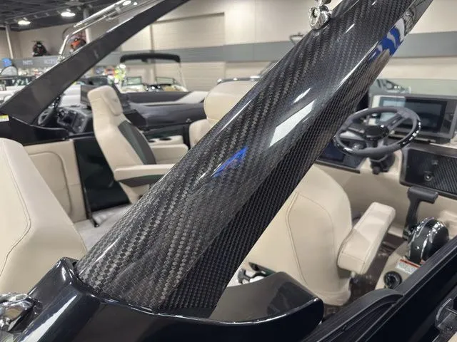 Slide: The Image of Bennington 24MCSB Carbon Fiber Arch Tritoon Pontoon 2026 - 21